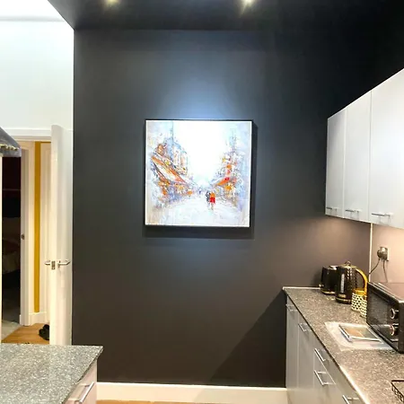 Stunning One Bed With Parking In Centre