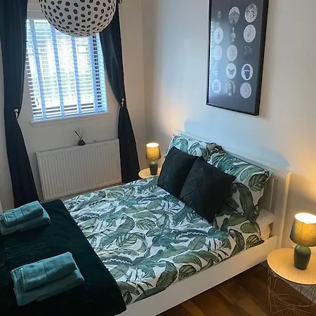 Perfectly Situated Luxury 2 Bedroom Daire Glasgow