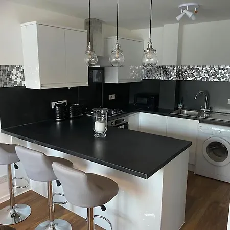 Perfectly Situated Luxury 2 Bedroom Daire Glasgow
