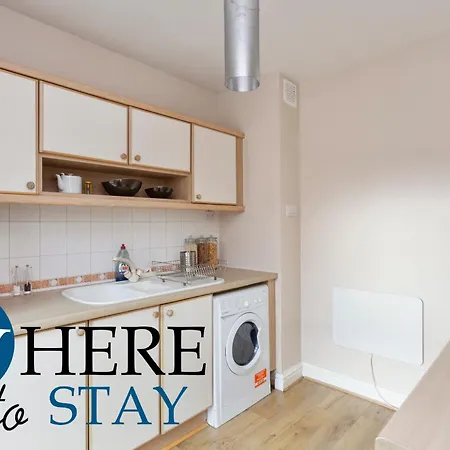 Bright 1 Bedroom Apartment-private Parking Apartment *