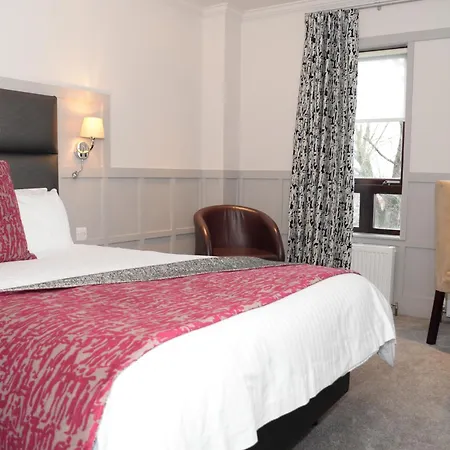 Hotel Glynhill & Near Airport 4*
