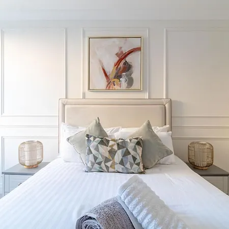Large Blythswood Apartment