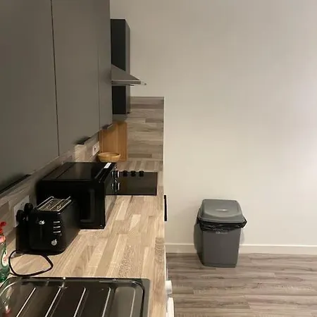 Modern 2 Bedroom City Apartmán