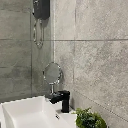 Modern 2 Bedroom City Appartement *