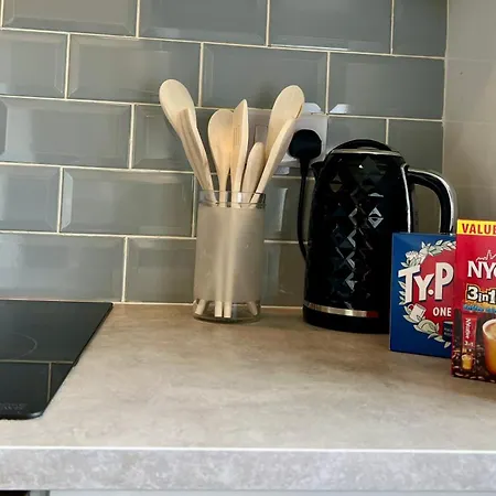 Spacious 2 Bed-flat In - Free Parking Apartment