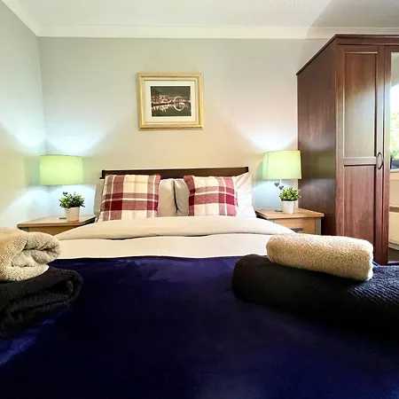 Apartment Spacious 2 Bed-flat In - Free Parking