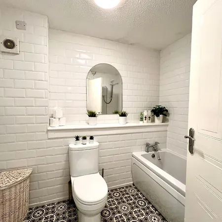 Spacious 2 Bed-flat In - Free Parking Appartement *