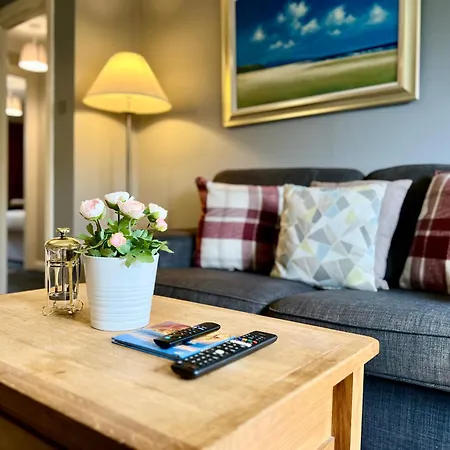 Spacious 2 Bed-flat In - Free Parking