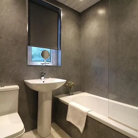 Signature - Glen Lee House Glasgow