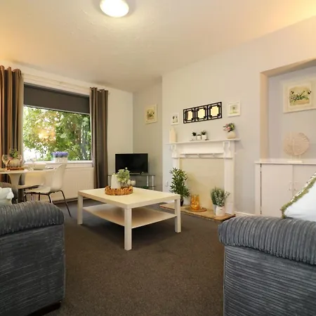 Signature - Glen Lee House Apartment *