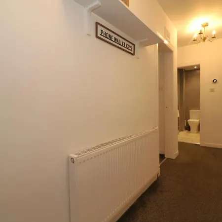 Signature - Glen Lee House Glasgow