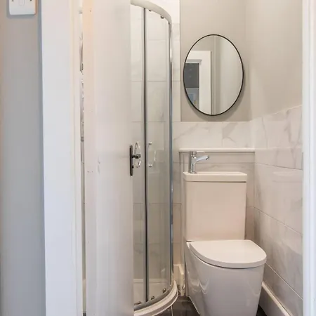 West End Cosy Pop Of Colour - Pass The Keys