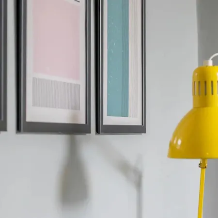 West End Cosy Pop Of Colour - Pass The Keys غلاسغو