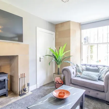 Апартаменты Private Garden West End With Parking - Pass The Keys Глазго