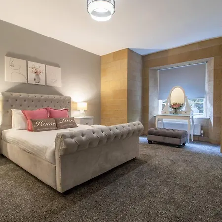 Private Garden West End With Parking - Pass The Keys * Глазго