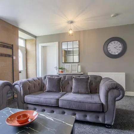 Апартаменты Private Garden West End With Parking - Pass The Keys