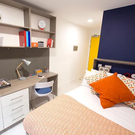 Foundry Courtyard In For Students Only Apartment *