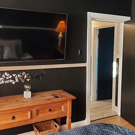 Luxurious With A Private Bathtub And Shared Toilet And Kitchen 10mins From Centre *