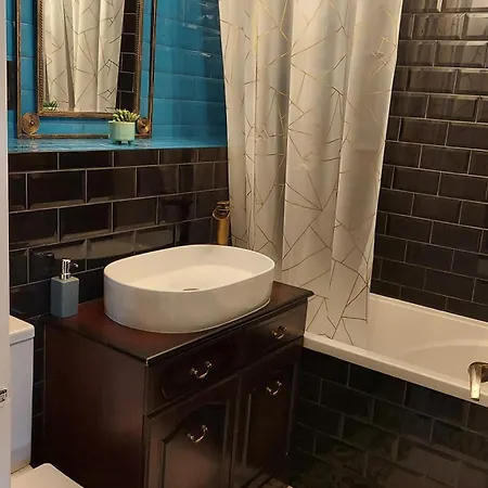 Luxurious With A Private Bathtub And Shared Toilet And Kitchen 10mins From Centre