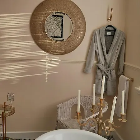 Luxurious With A Private Bathtub And Shared Toilet And Kitchen 10mins From Centre * Γλασκώβη