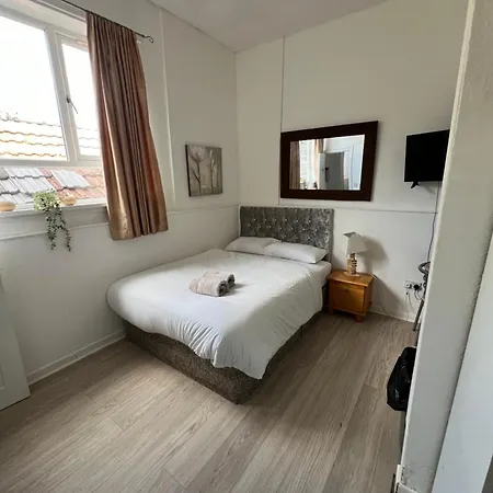 Great Western Road With En