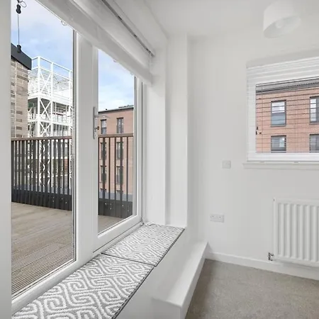 Dunmore Rooftop * Glasgow