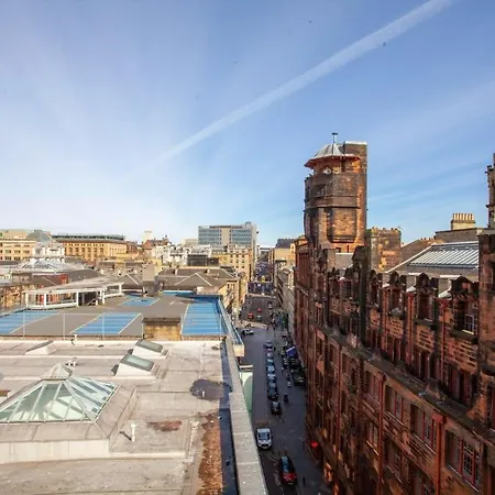 Beautiful Penthouse In Centre Location *