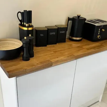 Paradise - Spacious 3- Bed House *