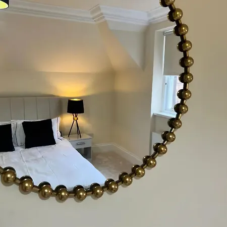 Paradise - Spacious 3- Bed House 度假居 *