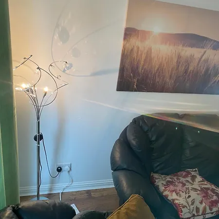 3 Bed ,2 Bedroom City Centre Apt