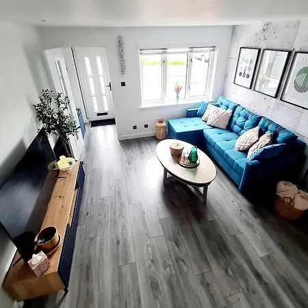Tatil Evi Lovely House With Back Garden - Private Driveway Glasgow