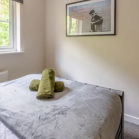 Modern 3 Bedroom In *