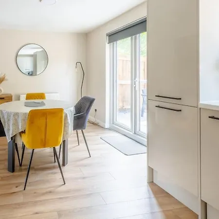 Modern 3 Bedroom In Hébergement de vacances *