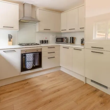 Modern 3 Bedroom In Glasgow