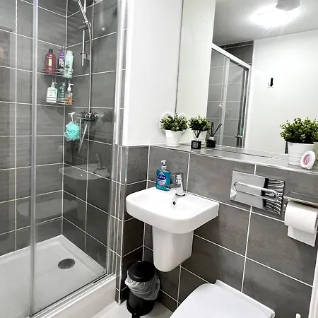 Private Bedroom - Modern Flat - West End * 格拉斯哥