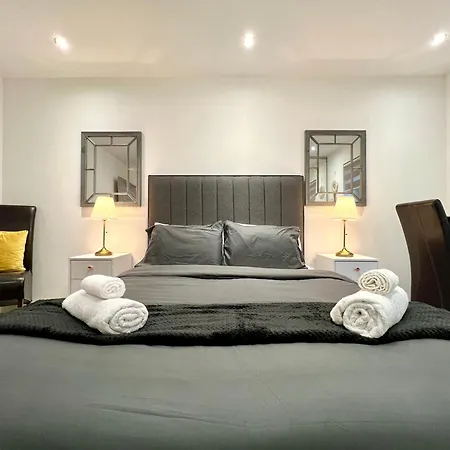 Private Bedroom - Modern Flat - West End Alloggio in famiglia