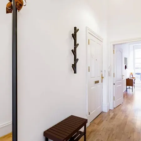 Incredible Contemporary Flat In Heart Of West End Apartment *