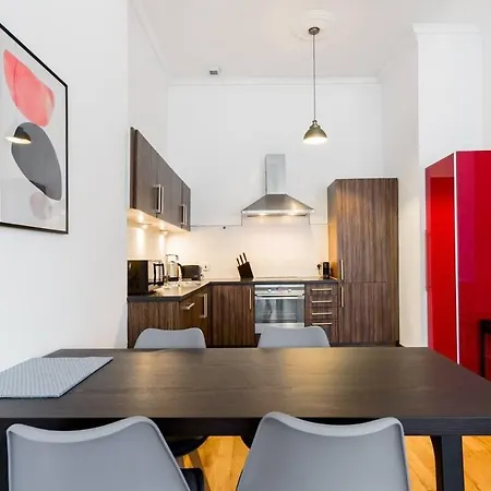 Incredible Contemporary Flat In Heart Of West End Lejlighed