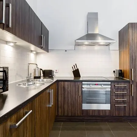 Incredible Contemporary Flat In Heart Of West End *