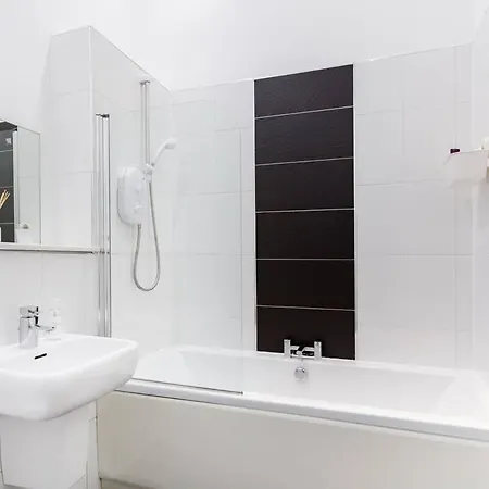 Incredible Contemporary Flat In Heart Of West End *