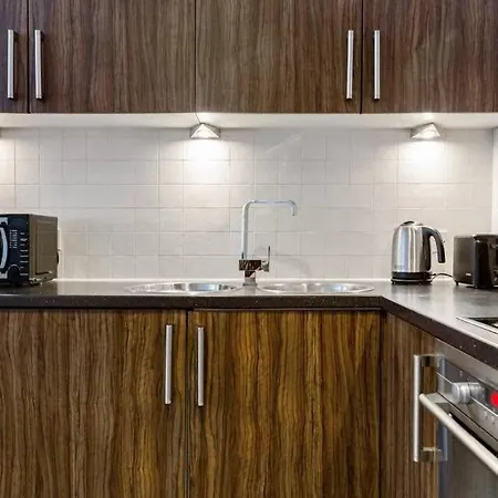 Incredible Contemporary Flat In Heart Of West End Глазго