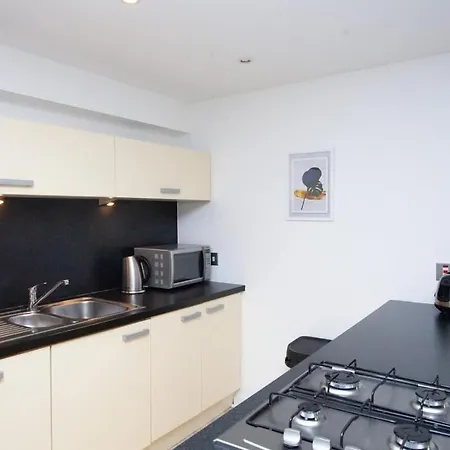 City Centre W Parking & Hyperoptic Wifi *