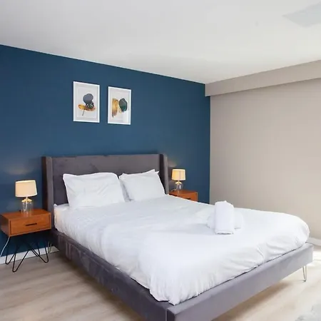 City Centre W Parking & Hyperoptic Wifi Apartment *