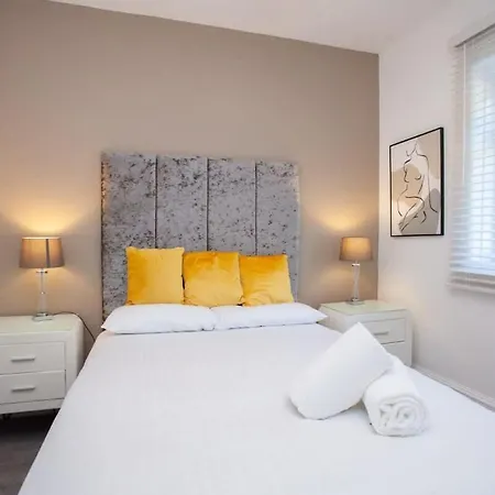 Beautifully Designed Pollok House Tatil Evi *