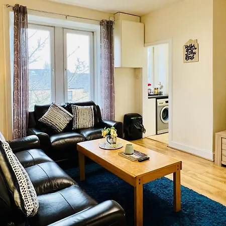 Cozy 2 Bed Just Minutes From Airport