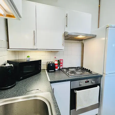 Cozy 2 Bed Just Minutes From Airport * Glasgow