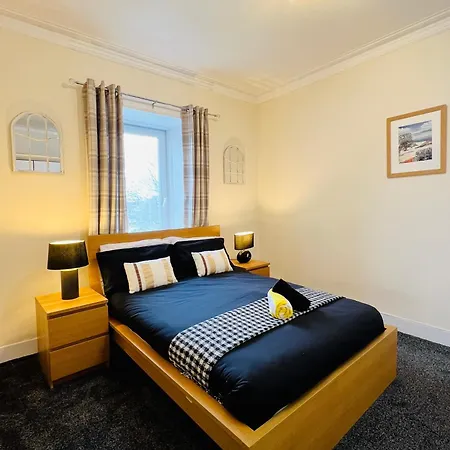 Cozy 2 Bed Just Minutes From Airport *