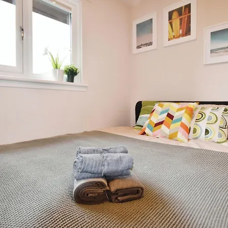 Apartman Beautiful House In Clydebank *