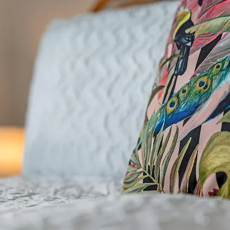 2bed East End Gem With Free Parking *