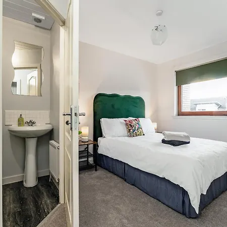 2bed East End Gem With Free Parking *